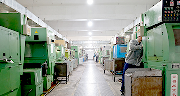 優微軸承數控磨床車間